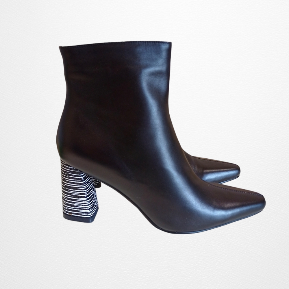 NWOT 🌹 Vero Cuoio Women's Black Genuine Leather Heeled Ankle Boots